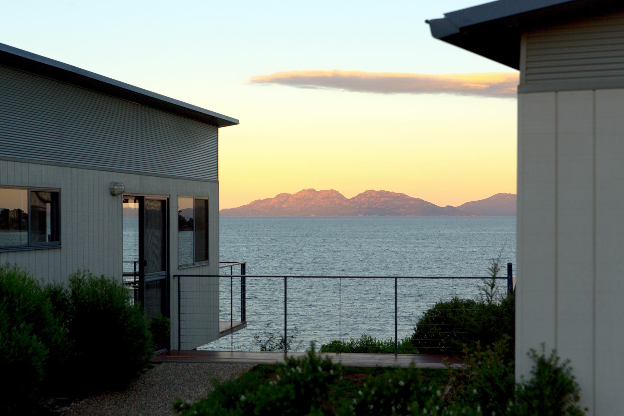 Swansea Beach Chalets Exterior photo