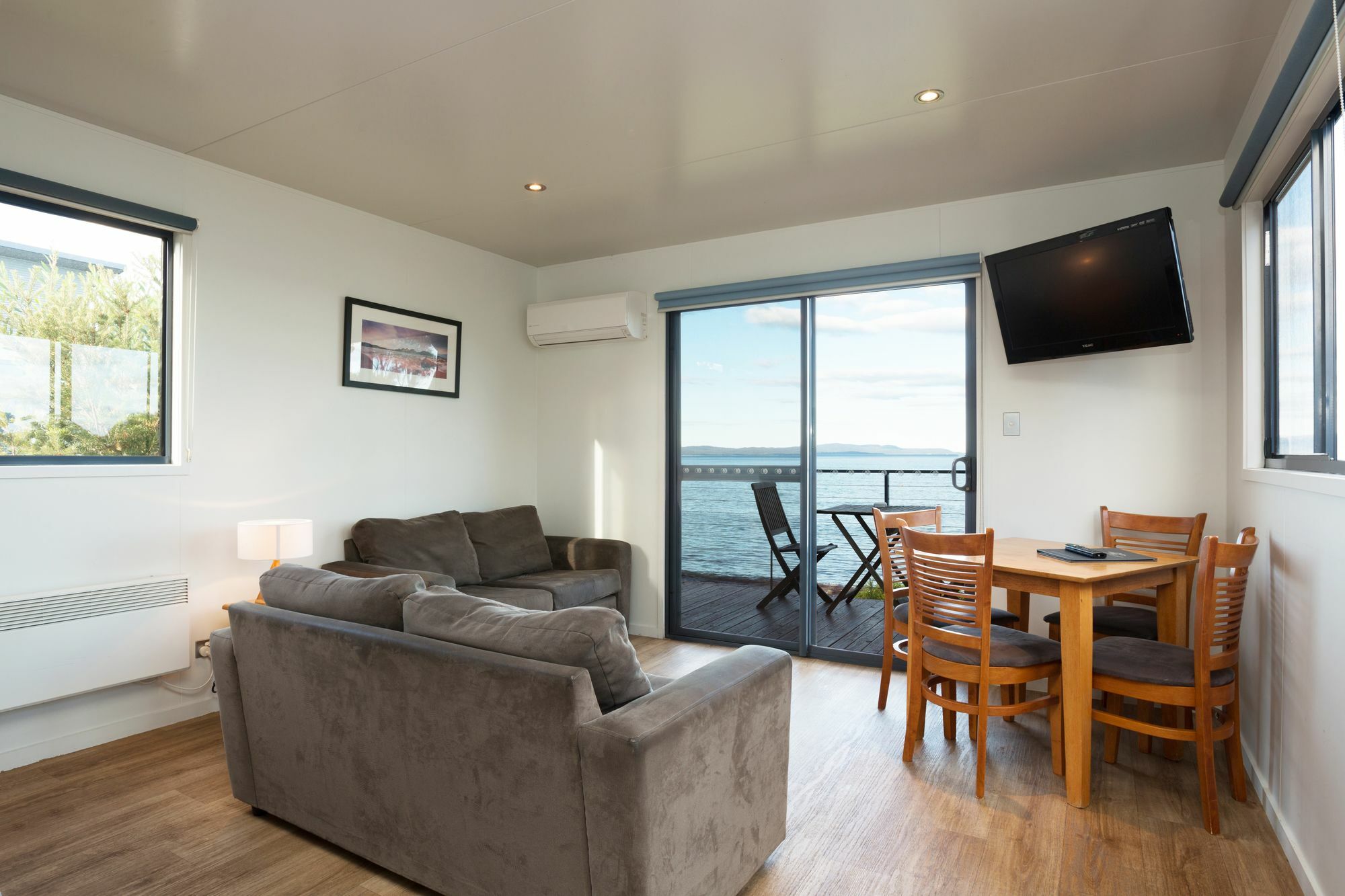 Swansea Beach Chalets Exterior photo